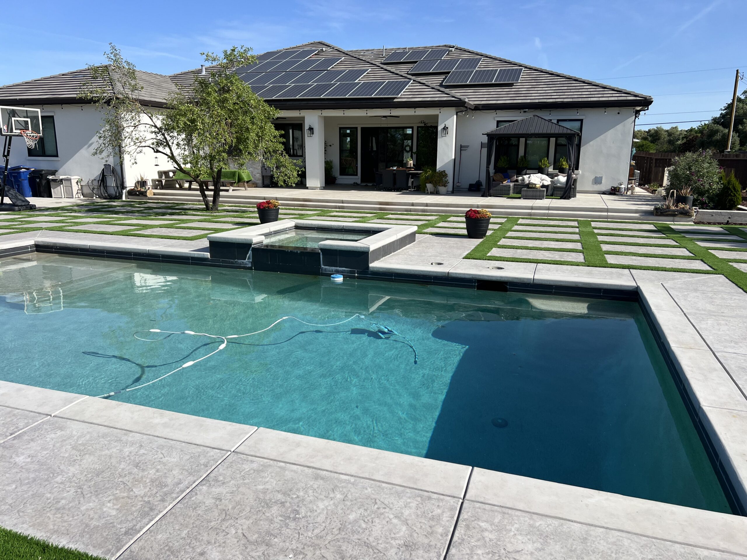 Weekly pool service at a Cave Creek, AZ backyard pool